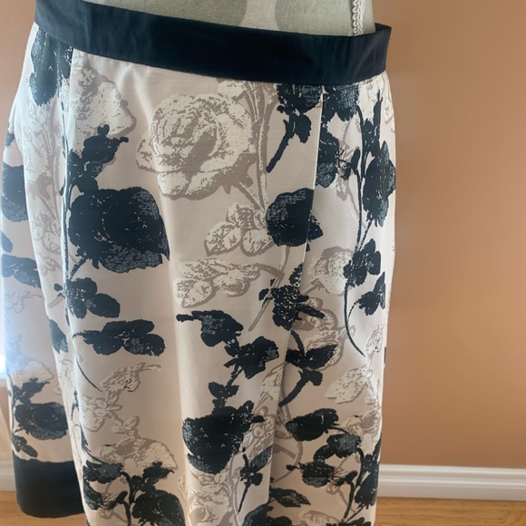 Weekend MaxMara Pleated Flared Skirt - Picture 6 of 9